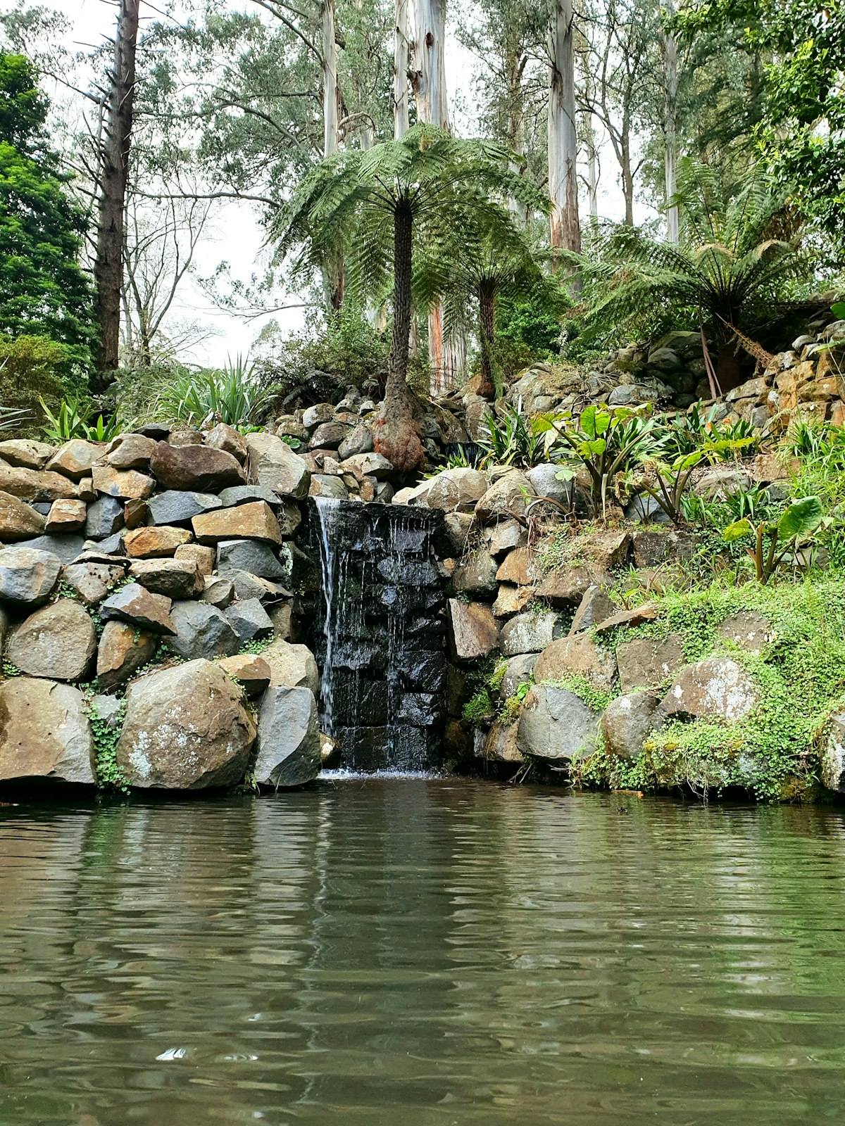 Pondless waterfall and water feature